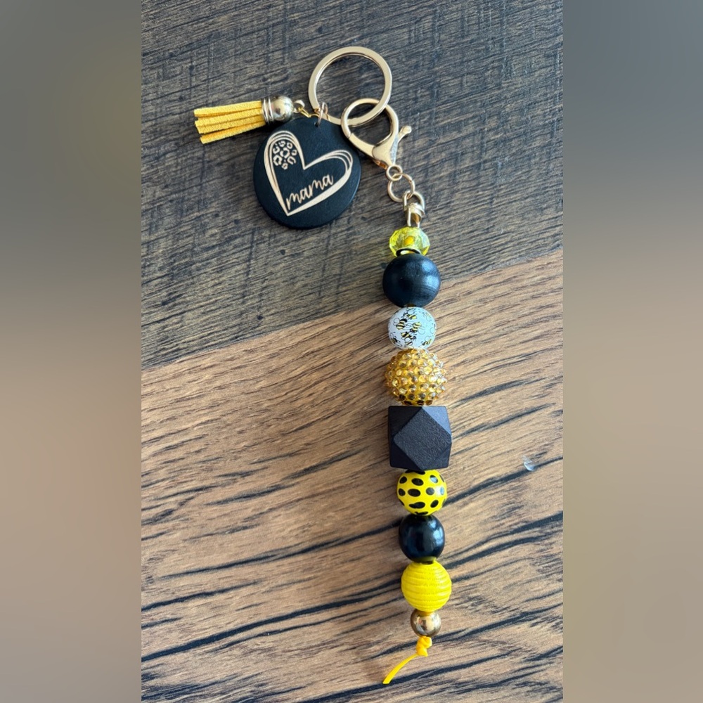 Mama Heart Tassel Keychain - Picture 2 of 4